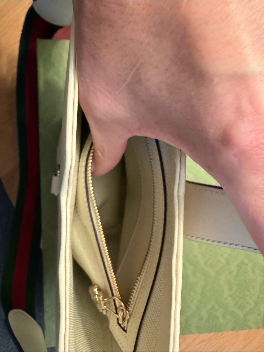 Gucci Cream Leather Mini Bucket Bag with Sherry Line Shoulder Strap - Picture 10 of 12